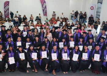 Celebra Mara Lezama primera generación de graduadas de Prepa “Mujer Es Poder” para su empoderamiento
