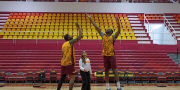 Con gran entusiasmo Mara Lezama celebra el regreso del básquetbol profesional a Quintana Roo con el «El Calor de Cancún»