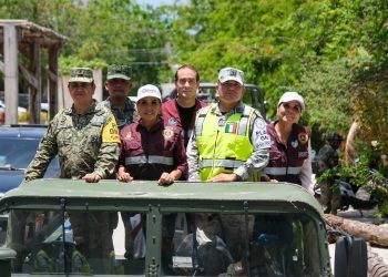 En Tulum, Mara Lezama constata en Centro de Mando y Campamento Militar, estrecha coordinación para atender a la gente
