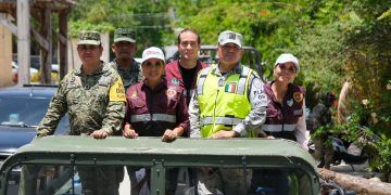 En Tulum, Mara Lezama constata en Centro de Mando y Campamento Militar, estrecha coordinación para atender a la gente