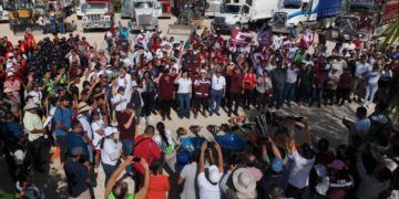 Estefanía Mercado se suma al llamado de la Gobernadora y del Alcalde; participa con su equipo de voluntarios en mega jornada de limpieza en Puerto Aventuras