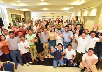 Estefanía Mercado reafirma su compromiso con la base trabajadora; se reúne con la dirigencia de la CROC para agradecer apoyo a su proyecto político