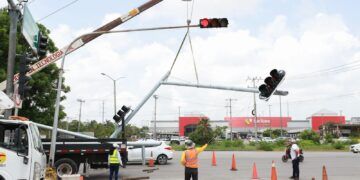 El IMOVEQROO y el Ayuntamiento de Benito Juárez supervisan obras de semaforización y Cruceros Seguros en Cancún