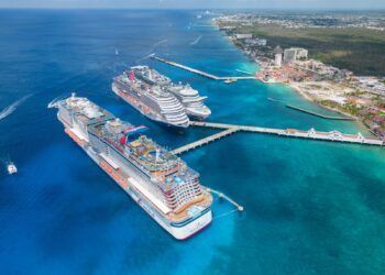 Mara Lezama Firma Histórico Fondo para Turismo de Cruceros en Cozumel y Mahahual