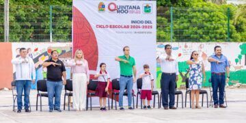 Diego Castañón encabeza inicio de ciclo escolar 2024-2025 en Tulum