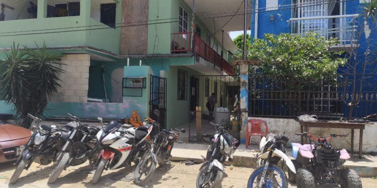 FGE, Guardia Nacional y Ejército recuperan siete motocicletas en cateo en Isla Mujeres