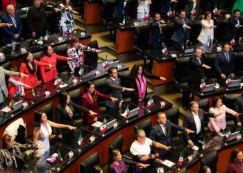 Gino Segura asiste a la sesión constitutiva del Senado de la República