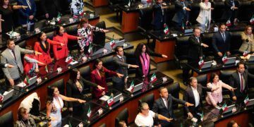 Gino Segura asiste a la sesión constitutiva del Senado de la República