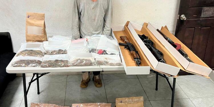 Autoridades Aseguran Droga, Armas y Camioneta Blindada en Operativo en Bacalar
