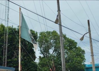 Desprecio a los Símbolos Patrios: CFE en el Ojo del Huracán por Bandera Destrozada en José María Morelos