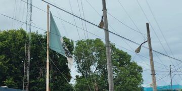 Desprecio a los Símbolos Patrios: CFE en el Ojo del Huracán por Bandera Destrozada en José María Morelos