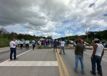 Bloqueo de Carretera en el Entronque a Majahual por Falta de Energía Eléctrica en Xcalak