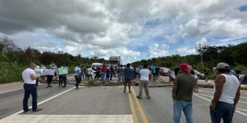 Bloqueo de Carretera en el Entronque a Majahual por Falta de Energía Eléctrica en Xcalak