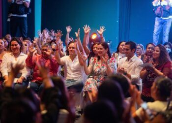 Cientos de mujeres reciben al senador Eugenio Segura en el foro “Diálogos por la prosperidad de las mujeres de Solidaridad”
