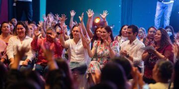 Cientos de mujeres reciben al senador Eugenio Segura en el foro “Diálogos por la prosperidad de las mujeres de Solidaridad”