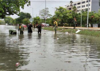 Ejército Mexicano y Guardia Nacional apoyan a la población civil durante la aplicación del Plan DN-III-E y Plan GN-A en Quintana Roo