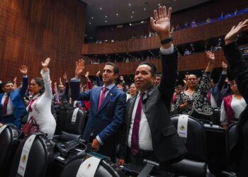 Asiste Gino Segura al inicio del primer periodo de sesiones ordinarias de la LXVI Legislatura en el Congreso de la Unión