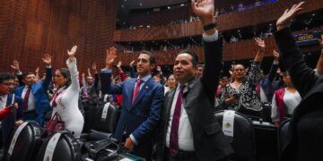 Asiste Gino Segura al inicio del primer periodo de sesiones ordinarias de la LXVI Legislatura en el Congreso de la Unión