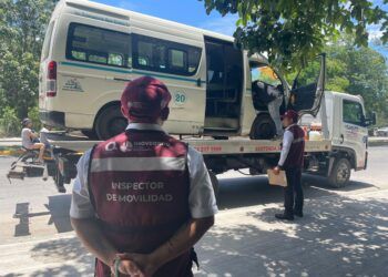 IMOVEQROO cancelará licencia de conducir a chofer de combi que arrolló a motociclistas en Cancún