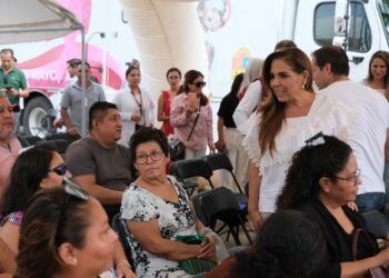 Recorre y supervisa Mara Lezama la atención que se da a las personas en la caravana Salud para Tod@s en Tulum