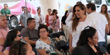 Recorre y supervisa Mara Lezama la atención que se da a las personas en la caravana Salud para Tod@s en Tulum