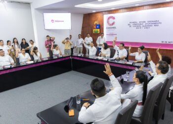 José Luis Chacón toma protesta a los primeros integrantes de su gabinete