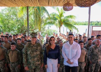 Secretario de SSPC, Omar García Harfuch y el Secretario de Marina, Almirante Raymundo Pedro Morales Ángeles, presentan la Estrategia Nacional de Seguridad en Quintana Roo a Mara Lezama