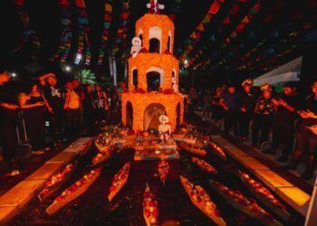 Playa del Carmen se desborda de gente en inicio de festividades del “Janal Pixan”, tradición que nos une y fortalece nuestra identidad