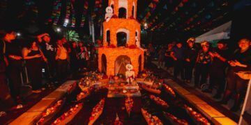 Playa del Carmen se desborda de gente en inicio de festividades del “Janal Pixan”, tradición que nos une y fortalece nuestra identidad