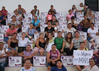 Entrega Mara Lezama más de 300 máquinas de coser para fomentar el autoempleo, la autonomía económica y el empoderamiento de mujeres quintanarroenses