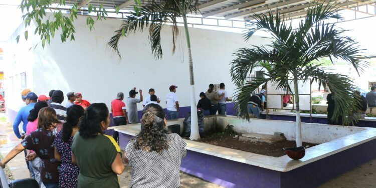 Nivardo Mena cumple con el pago de la primera quincena a sindicalizados y policías