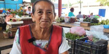 Declive en el uso de la ropa tradicional maya en Quintana Roo: temor a la discriminación y pérdida de habilidades