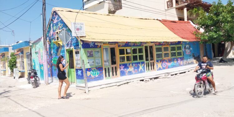 Declaran “toque de queda” en Holbox a partir de esta noche
