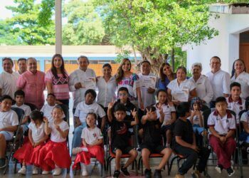 Visita sorpresa de Mara Lezama a niñas y niños del CAM “Albert Einstein” y anuncia la rehabilitación de escuela para su bienestar
