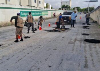 Intensas jornadas de bacheo llegan a la alcaldía de Puerto Aventuras