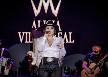 Alicia Villarreal pone a bailar a Chetumal