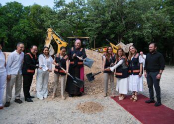 Dan inicio a la Nueva Catedral de Cancún, Mara Lezama y Monseñor Pedro Pablo Elizondo para fortalecer el turismo religioso y espiritual