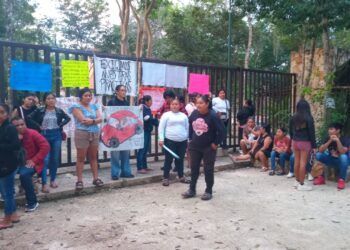 Estudiantes de la Universidad para el Bienestar Benito Juárez García en Tihosuco se Manifiestan para Exigir Soluciones a Inconformidades