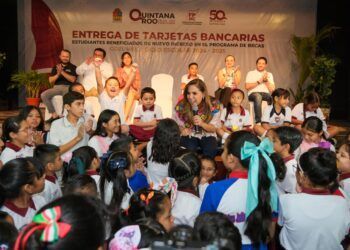 Entrega Mara Lezama mil 442 becas para que la niñez y juventud alcancen sus sueños en Cozumel