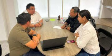 Presenta Chacón proyectos a Rafael Lara titular de SEOP