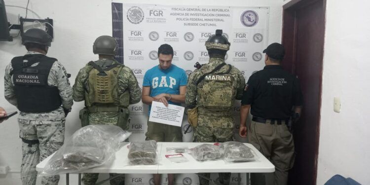 Detienen a una persona y aseguran presuntos estupefacientes en Chetumal