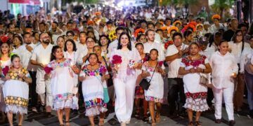 Miles disfrutan en Playa del Carmen segunda noche de misticismo y tradición en las festividades de los Días de Muertos