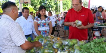 Presencia Nivardo Mena desfile cívico deportivo con motivo del 114 aniversario del inicio de la Revolución Mexicana