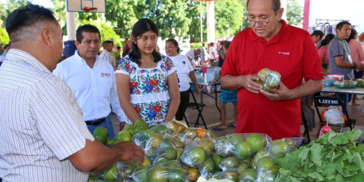 Presencia Nivardo Mena desfile cívico deportivo con motivo del 114 aniversario del inicio de la Revolución Mexicana