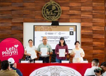 Firma Estefanía Mercado convenio con el Sindicato de Taxistas “Lázaro Cárdenas del Río”