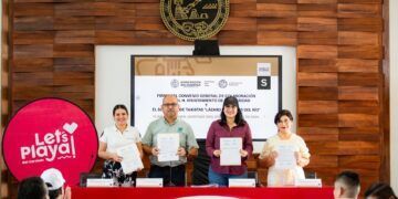 Firma Estefanía Mercado convenio con el Sindicato de Taxistas “Lázaro Cárdenas del Río”