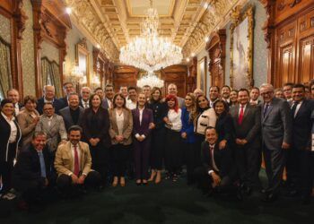 Asiste Mara Lezama, junto con gobernadores, a reunión de trabajo con la presidenta Claudia Sheinbaum para fortalecer el IMSS-Bienestar