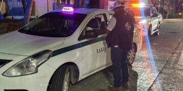 IMOVEQROO inicia investigación y cancelará licencia del taxista, revocación de la concesión y medidas contra operador de plataforma digital por incidente en Bulevar Kukulcán