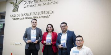 Funcionario del TJAAQROO presenta su nuevo libro