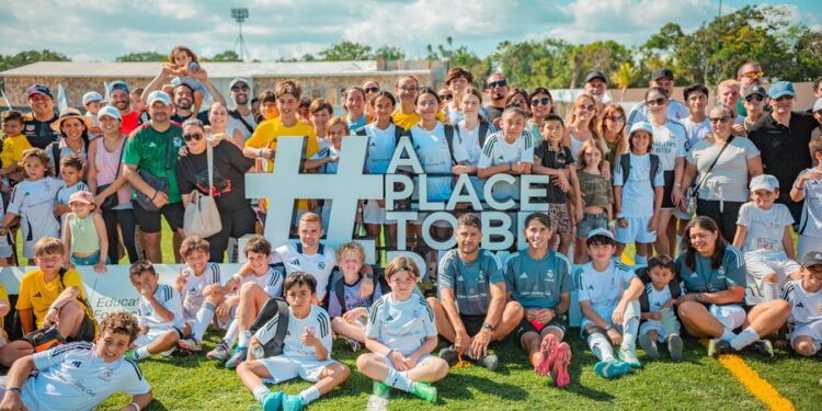 Alumnos del “Educational Football Program” de la Fundaciòn Real Madrid protagonizan un día de solidaridad y deporte en Tulum Country Club